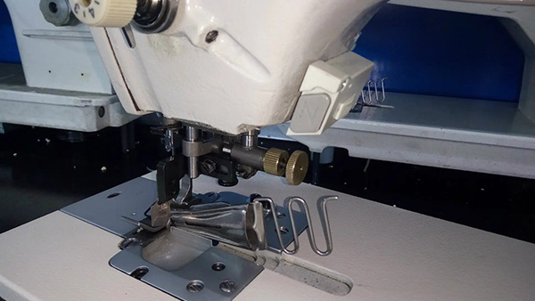 Componentes principales de la máquina de coser de cama plana